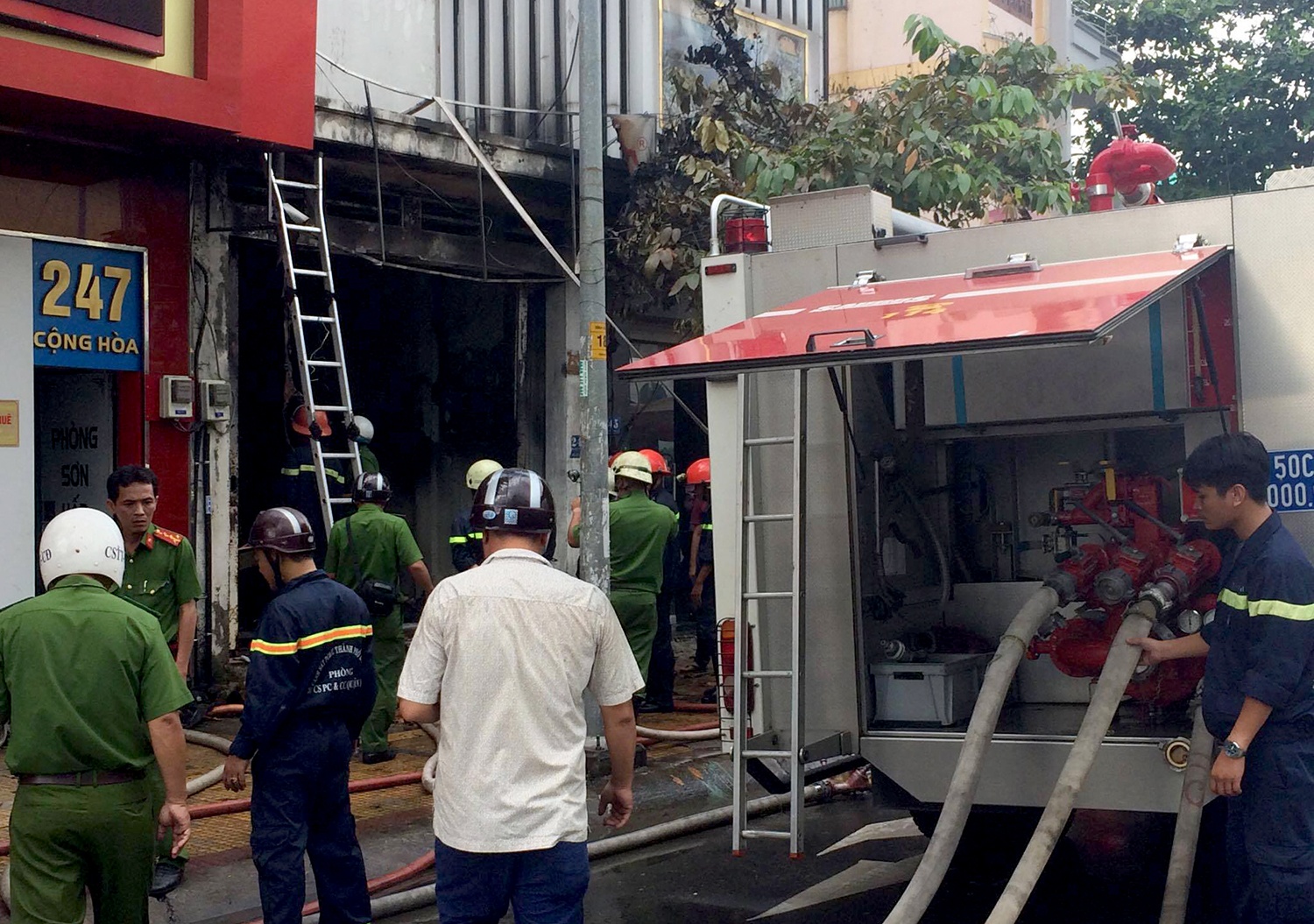 cháy lớn trên đường cộng hòa ảnh 2 chay lon tren duong cong hoa anh 2