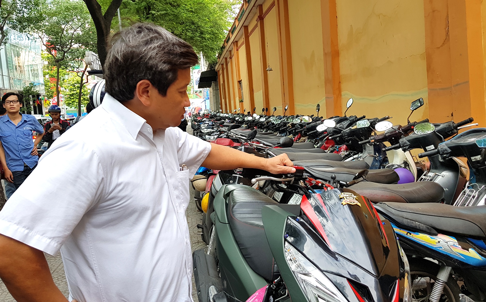 Sai pham nhieu lan, bai giu xe bi ong Hai tuoc giay phep hinh anh