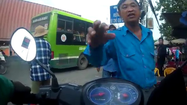 Tai xe Grabbike bi danh o ben xe An Suong hinh anh