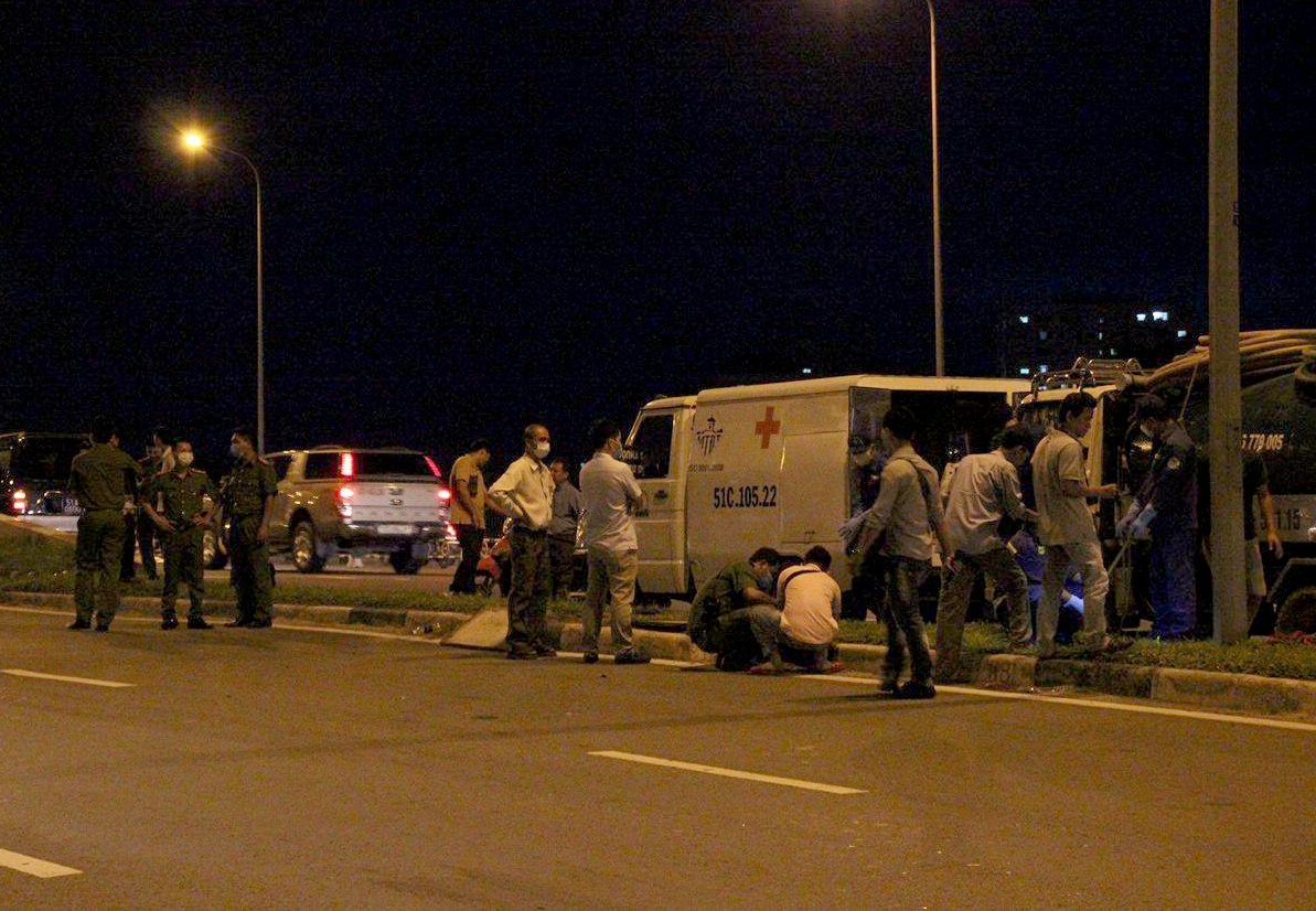 nguoi dan ong chet duoi cong ngam anh 2