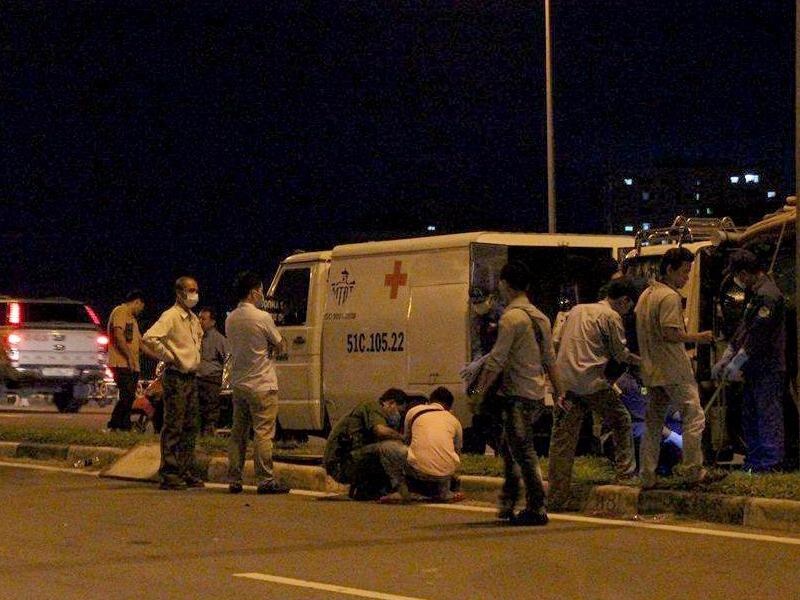 Phat hien thi the nguoi dan ong duoi cong ngam o Sai Gon hinh anh