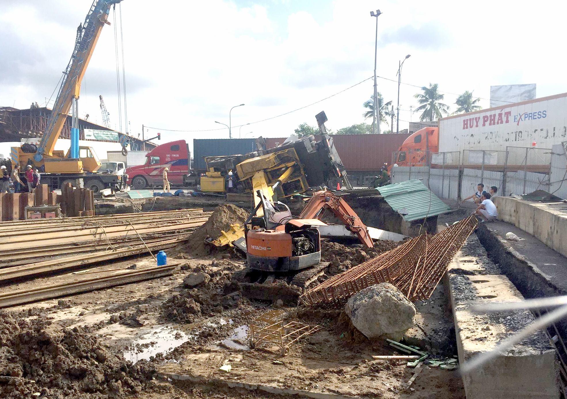 sập cần cẩu ở sài gòn ảnh 1 sap can cau o sai gon anh 1