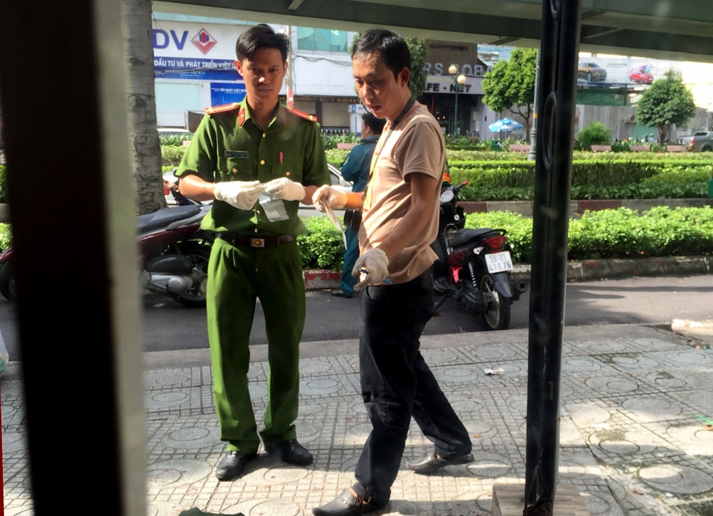 Cong an kham nghiem hien truong vu an mang tren via he Sai Gon hinh anh