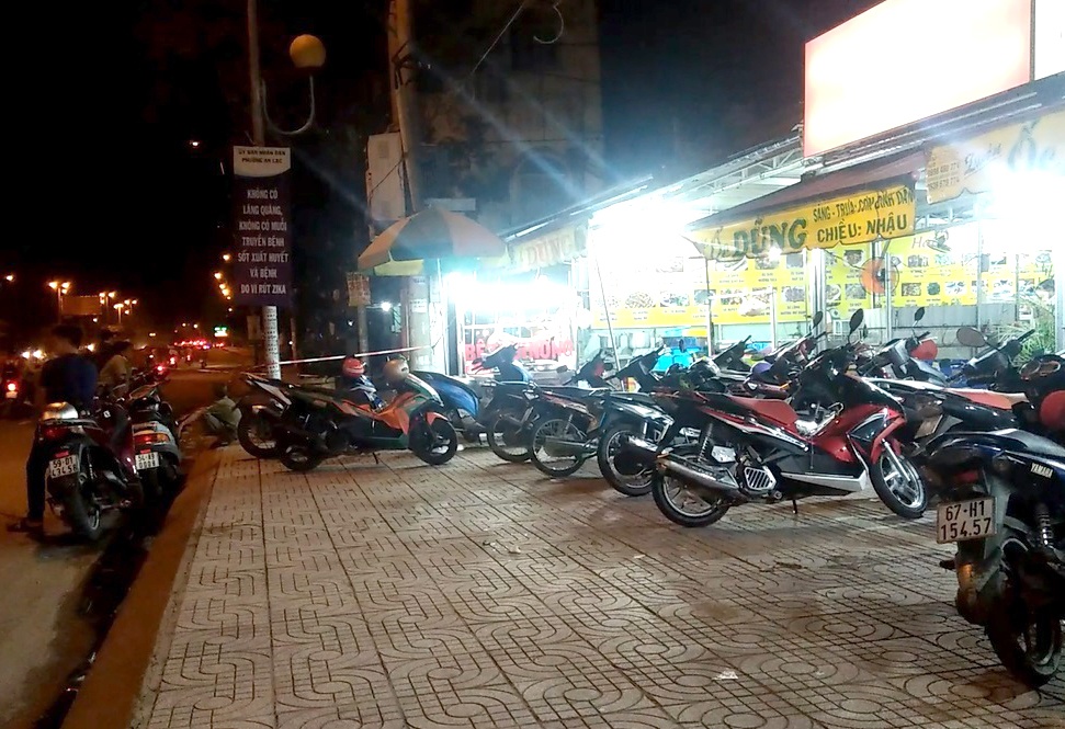 Nhan vien quan nhau o Sai Gon bi dam tu vong hinh anh
