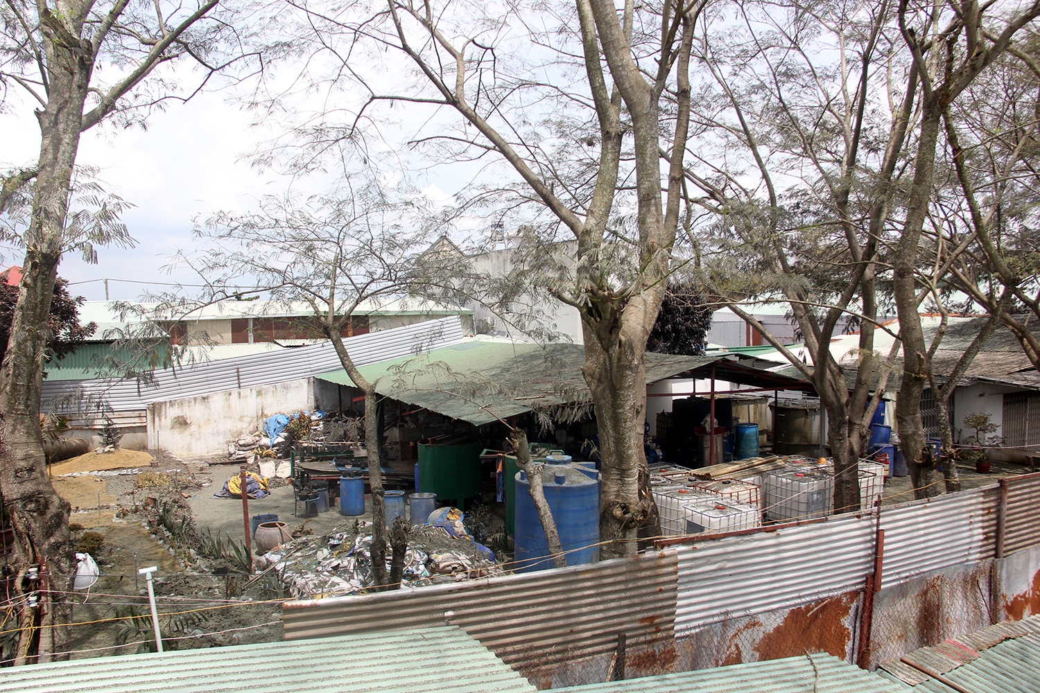 Bên trong cở sở san chiếc khí amoniac ảnh 2 Ben trong co so san chiec khi amoniac anh 2