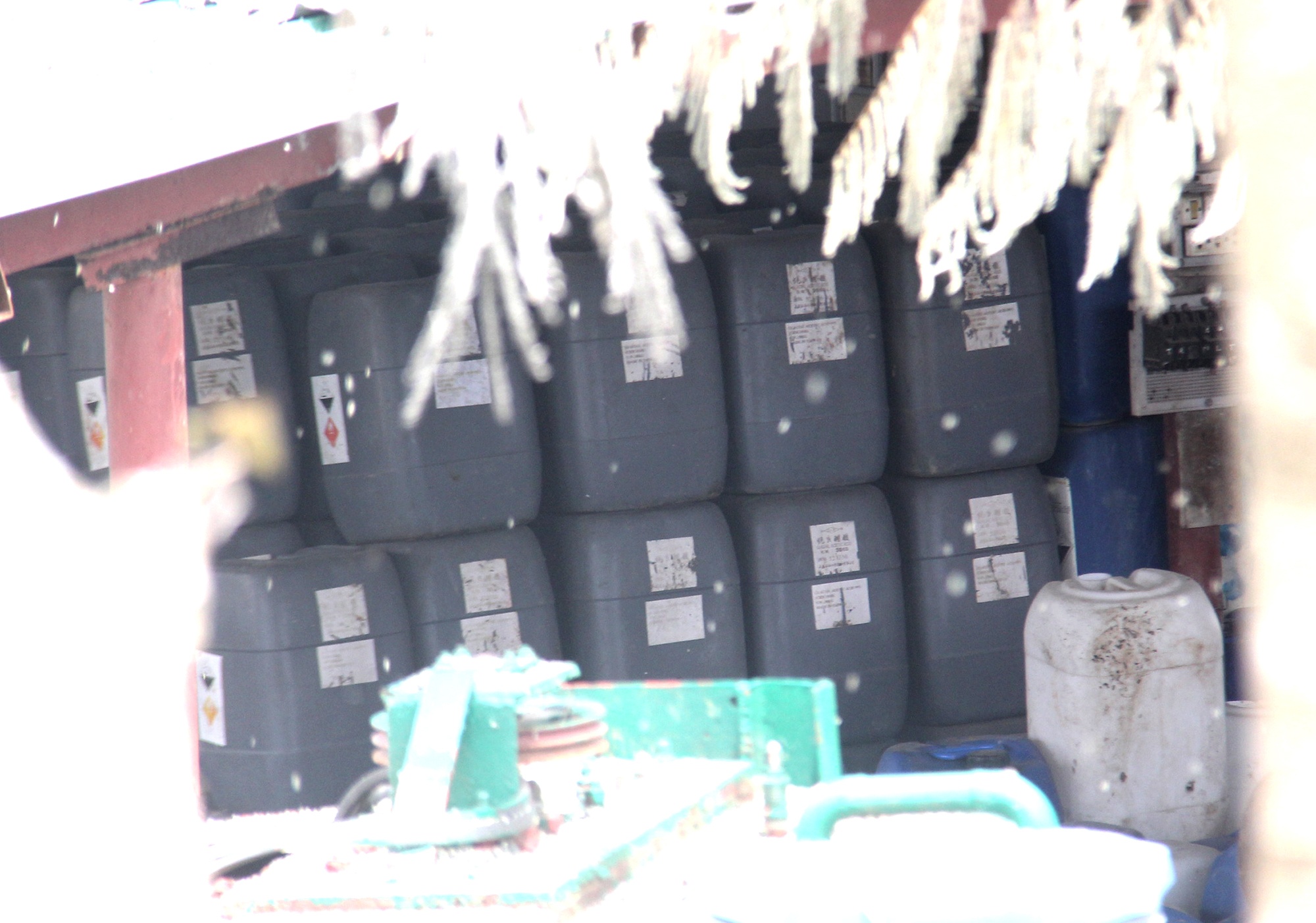 Bên trong cở sở san chiếc khí amoniac ảnh 5 Ben trong co so san chiec khi amoniac anh 5