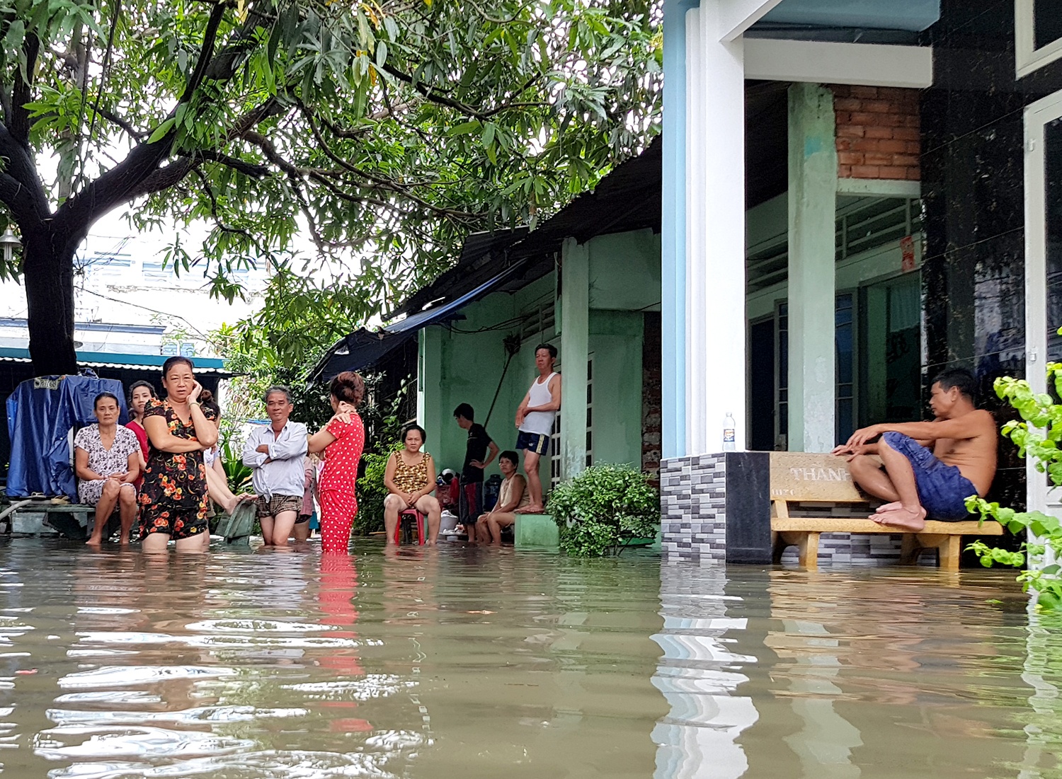 Nguoi sai gon boi phao de di lam anh 12