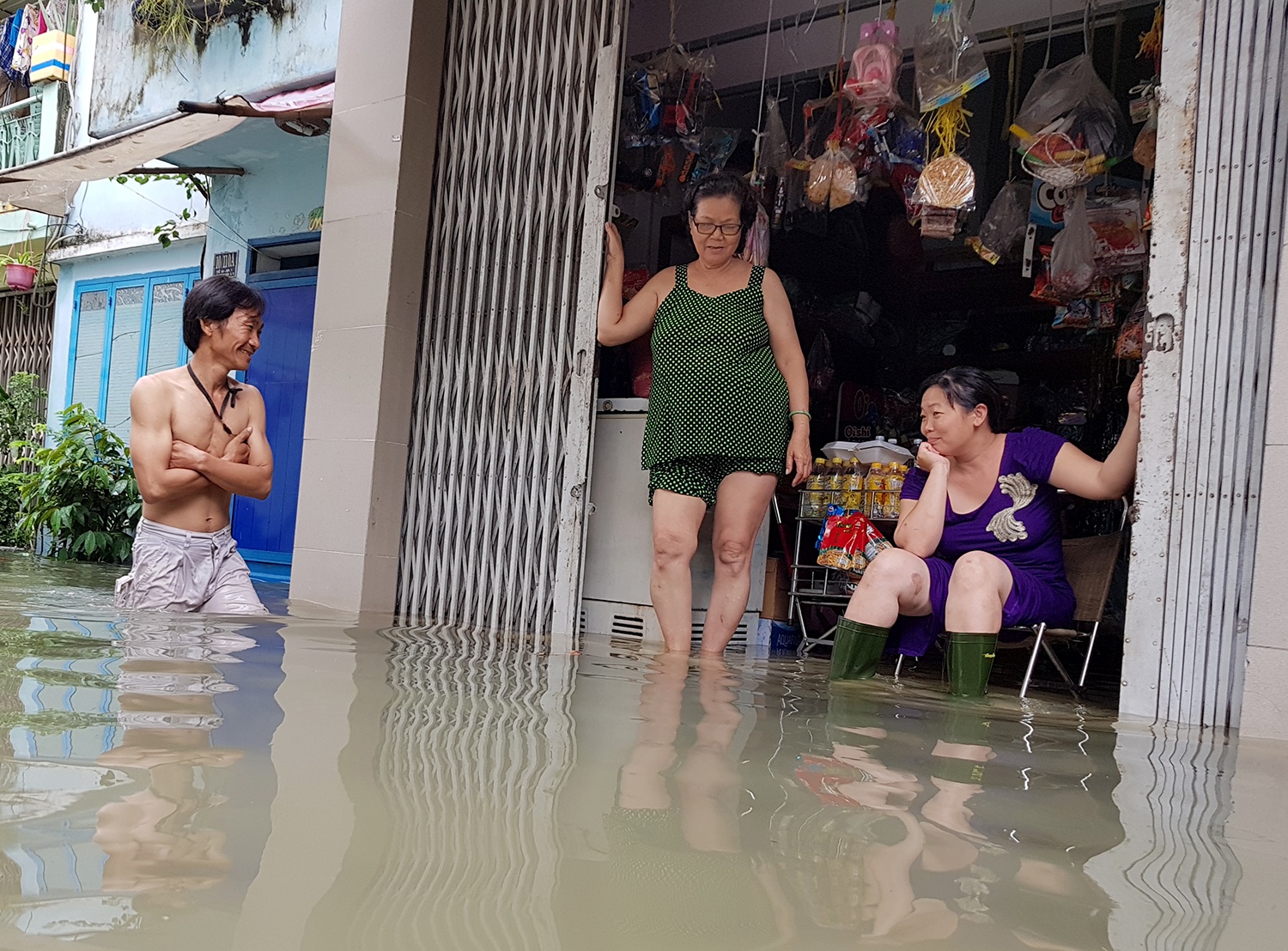 Nguoi sai gon boi phao de di lam anh 10