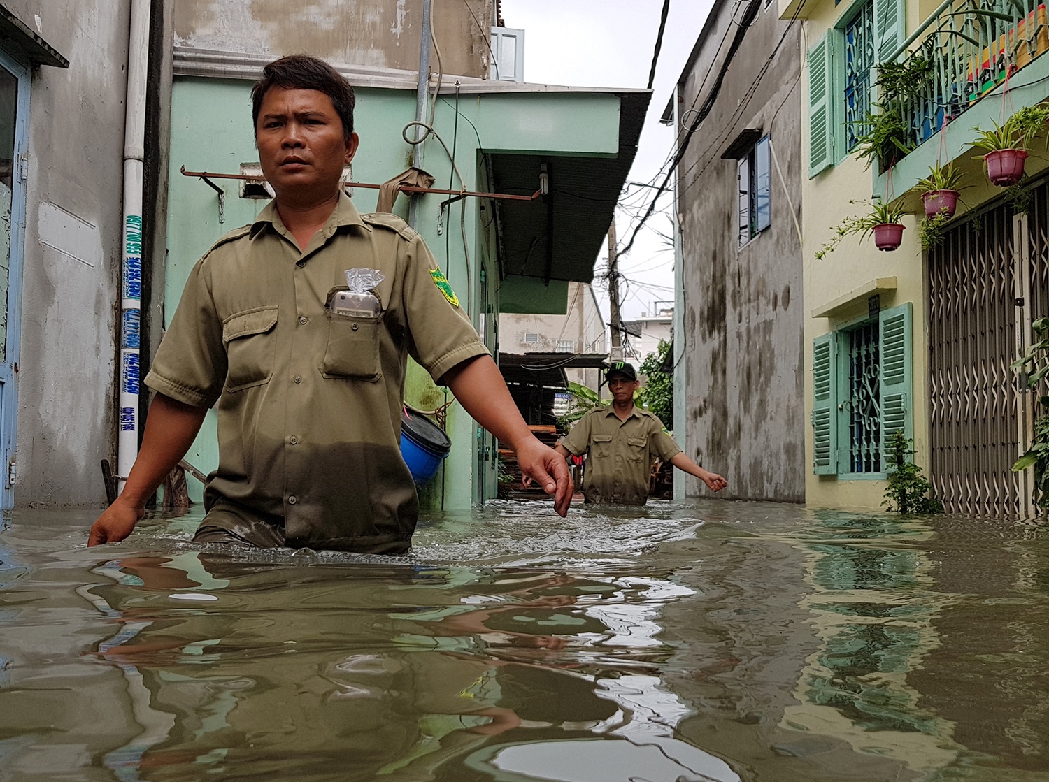 Nguoi sai gon boi phao de di lam anh 13