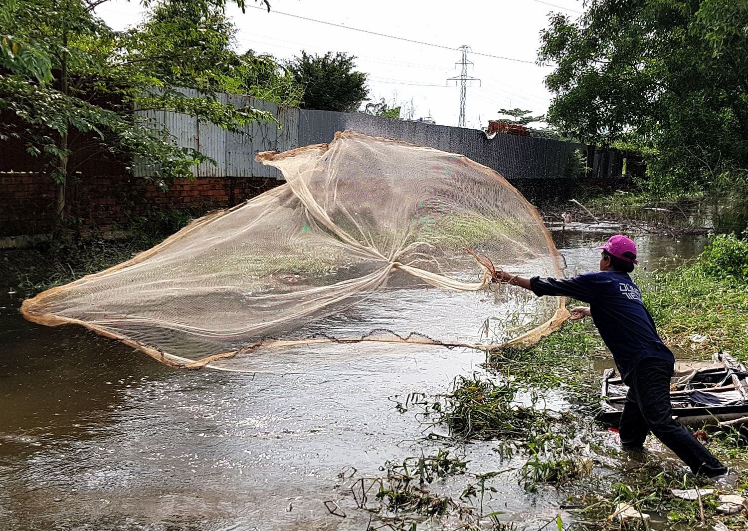 Nguoi Sai Gon do xo di bat hang tram kg ca sau tran ngap hinh anh