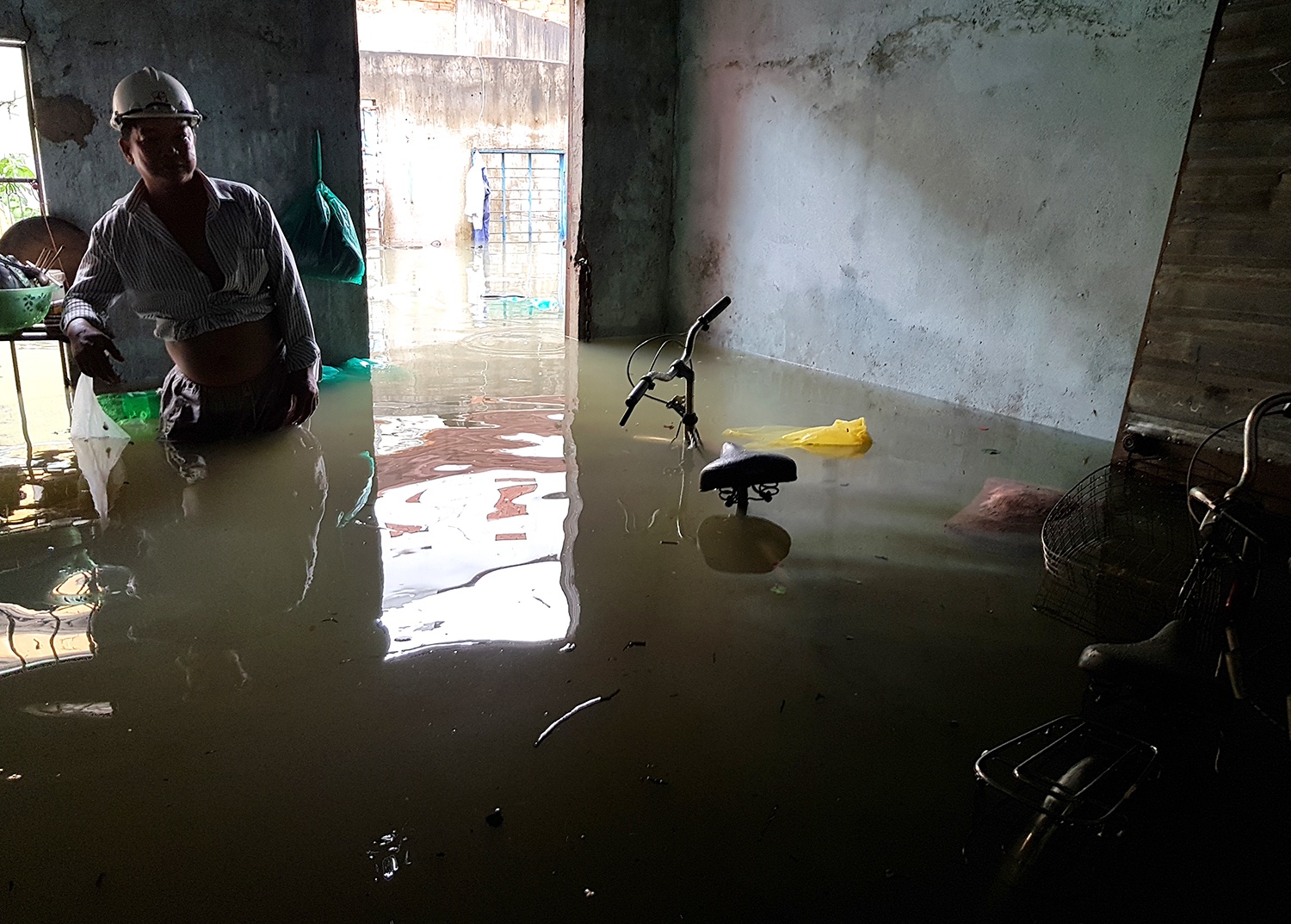 Nguoi sai gon boi phao de di lam anh 4