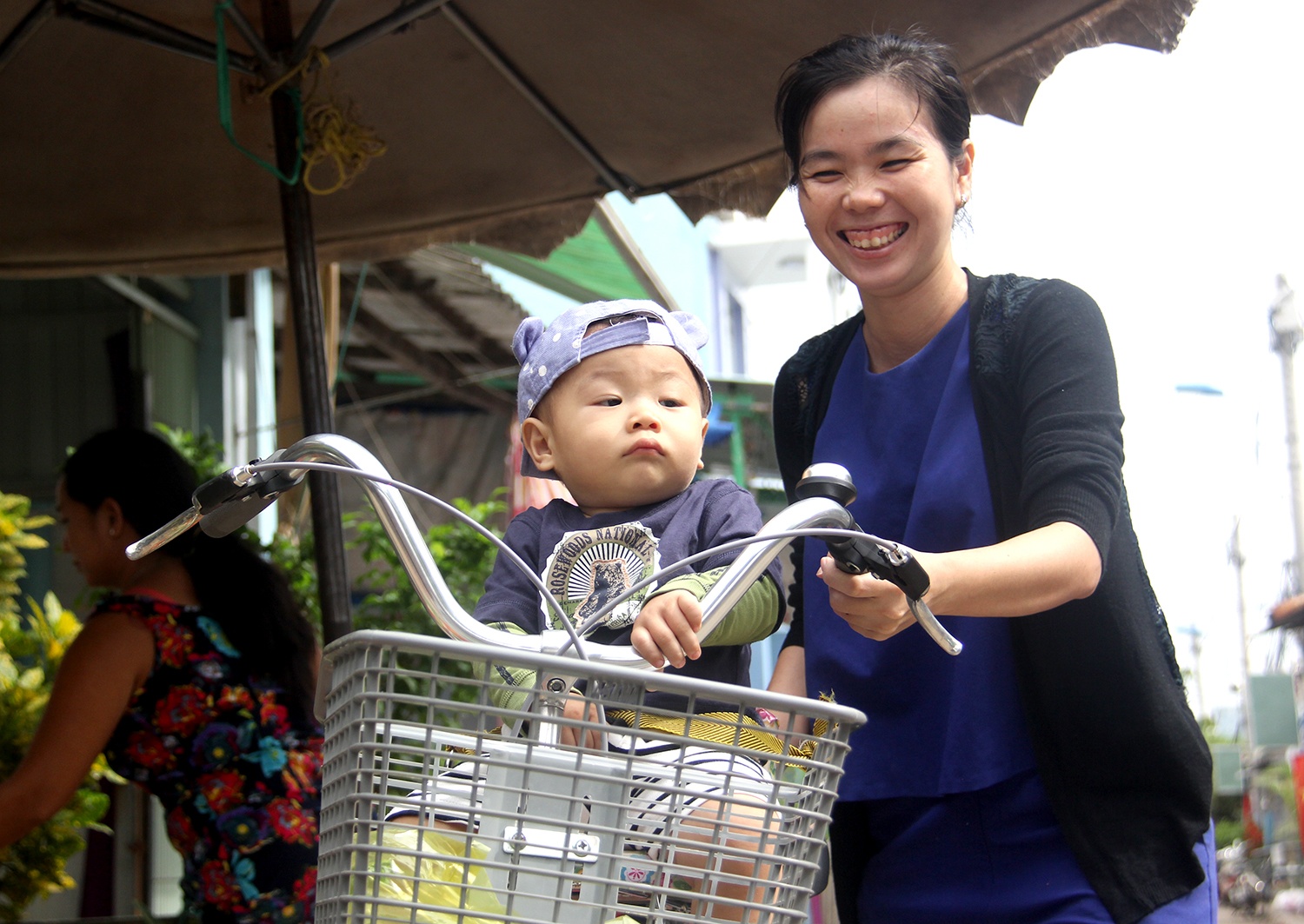 Canh binh yen noi xa dao duy nhat Sai Gon sau ngay bao tan hinh anh