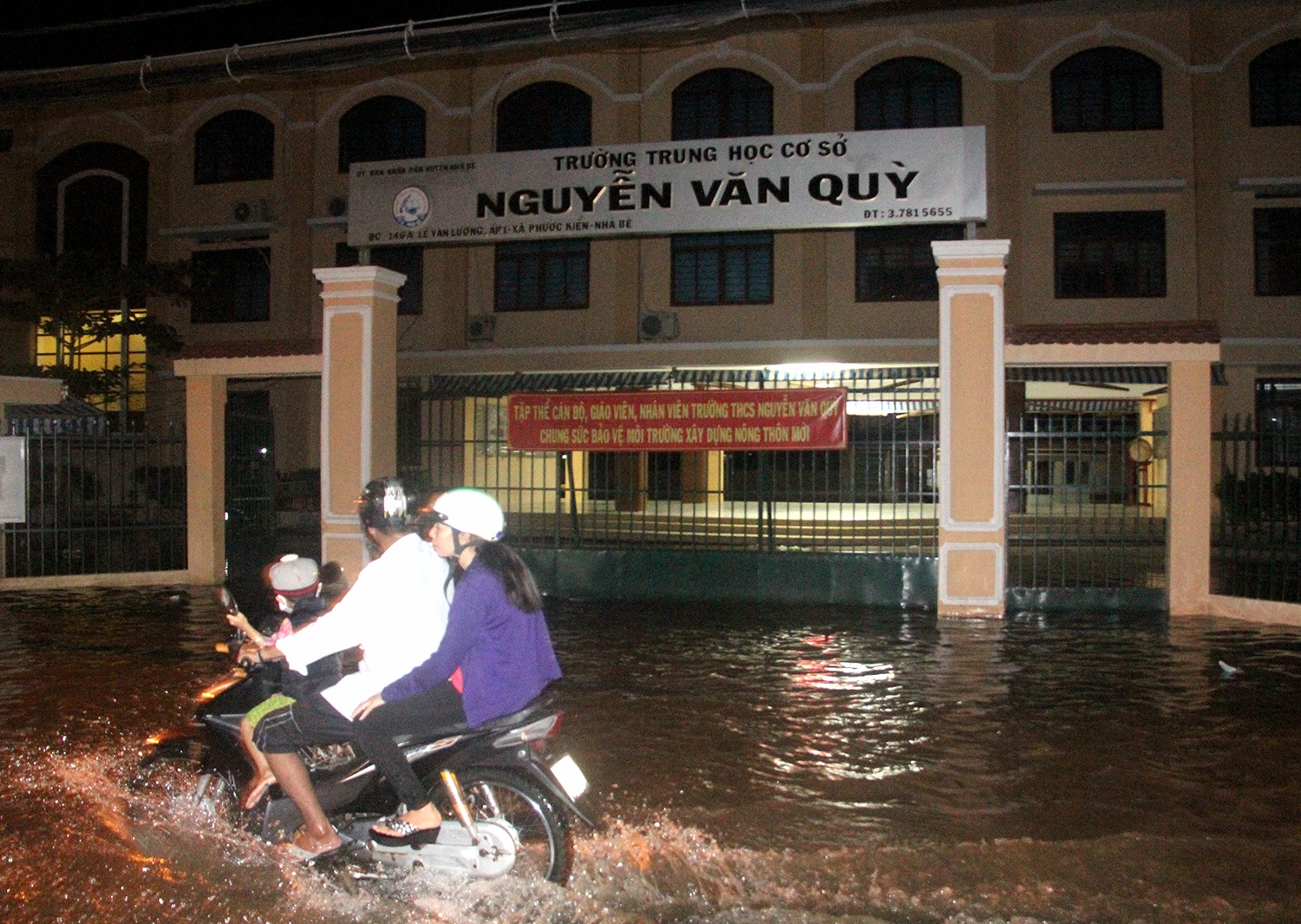 Trieu cuong o Sai Gon anh 4