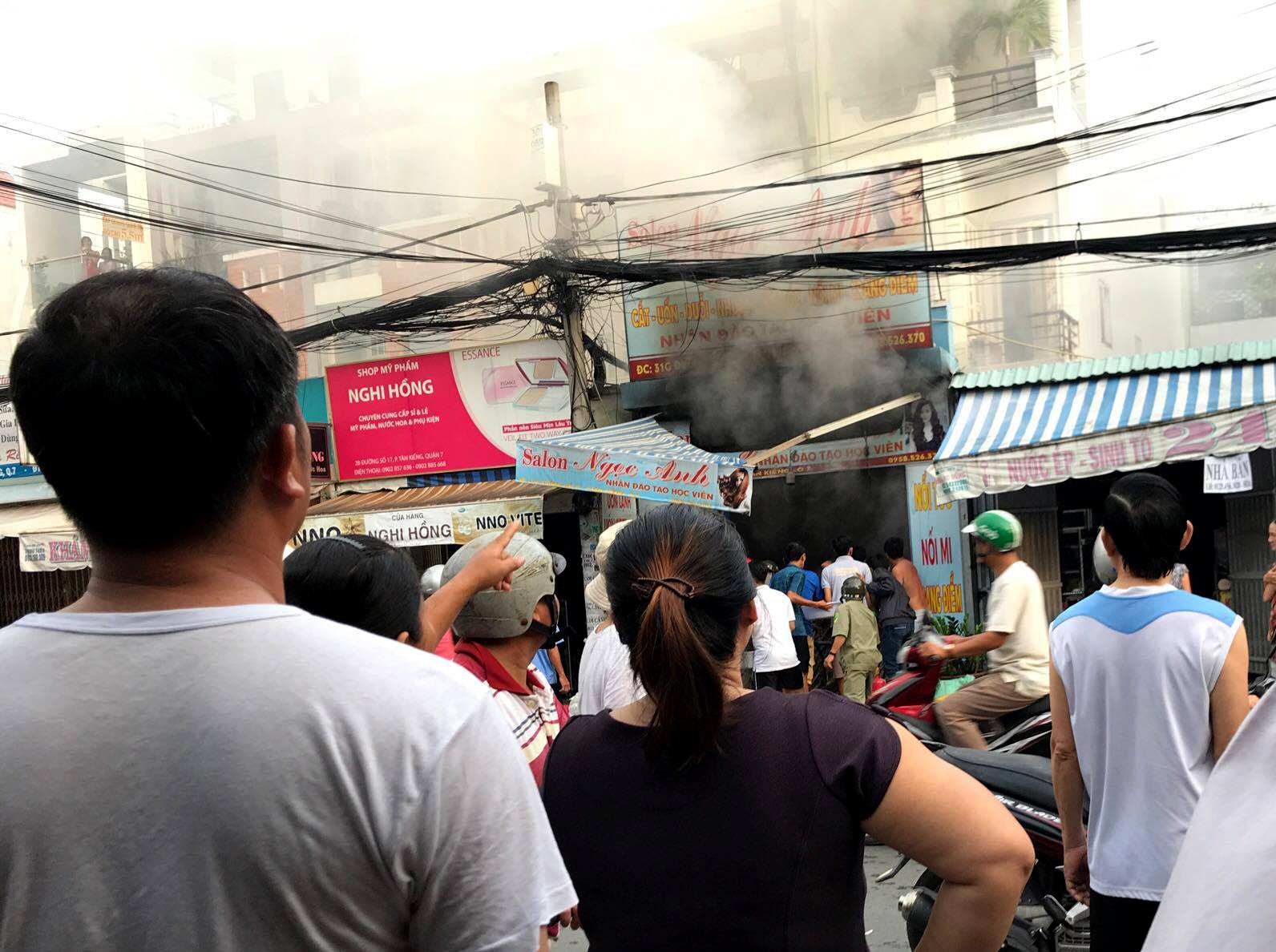 cháy tiệm làm tóc ở sài gòn ảnh 3 chay tiem lam toc o sai gon anh 3