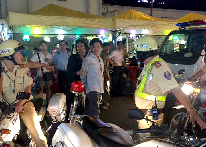 Clip CSGT truy duoi xe 'dien' tren pho Sai Gon hinh anh