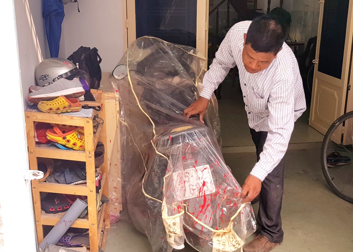 gia dinh bi tat son 10 lan anh 2