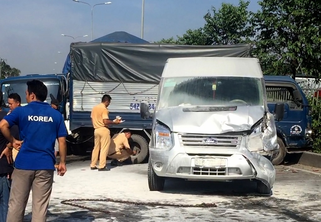 tai nạn liên hoàn ở sài gòn ảnh 2 tai nan lien hoan o sai gon anh 2