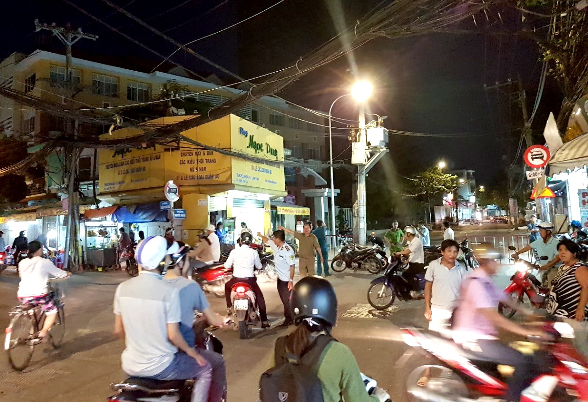 cần cẩu ngã ở công trình sun village ảnh 3 can cau nga o cong trinh sun village anh 3