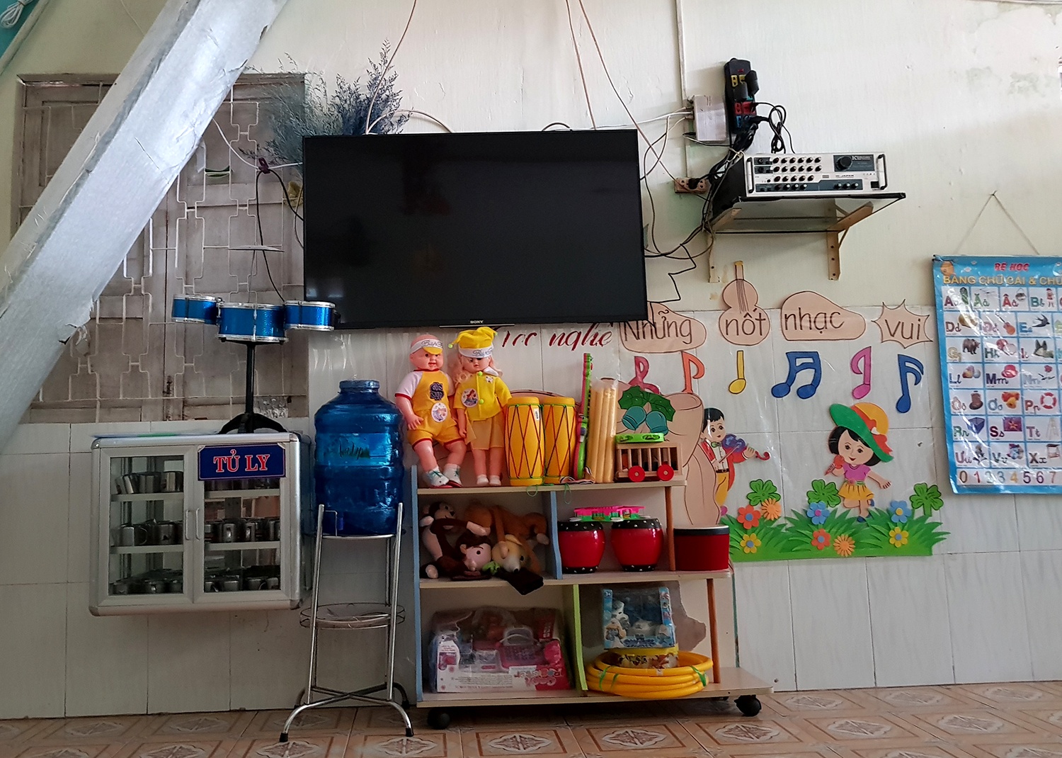 ben trong truong mam non mam xanh anh 5