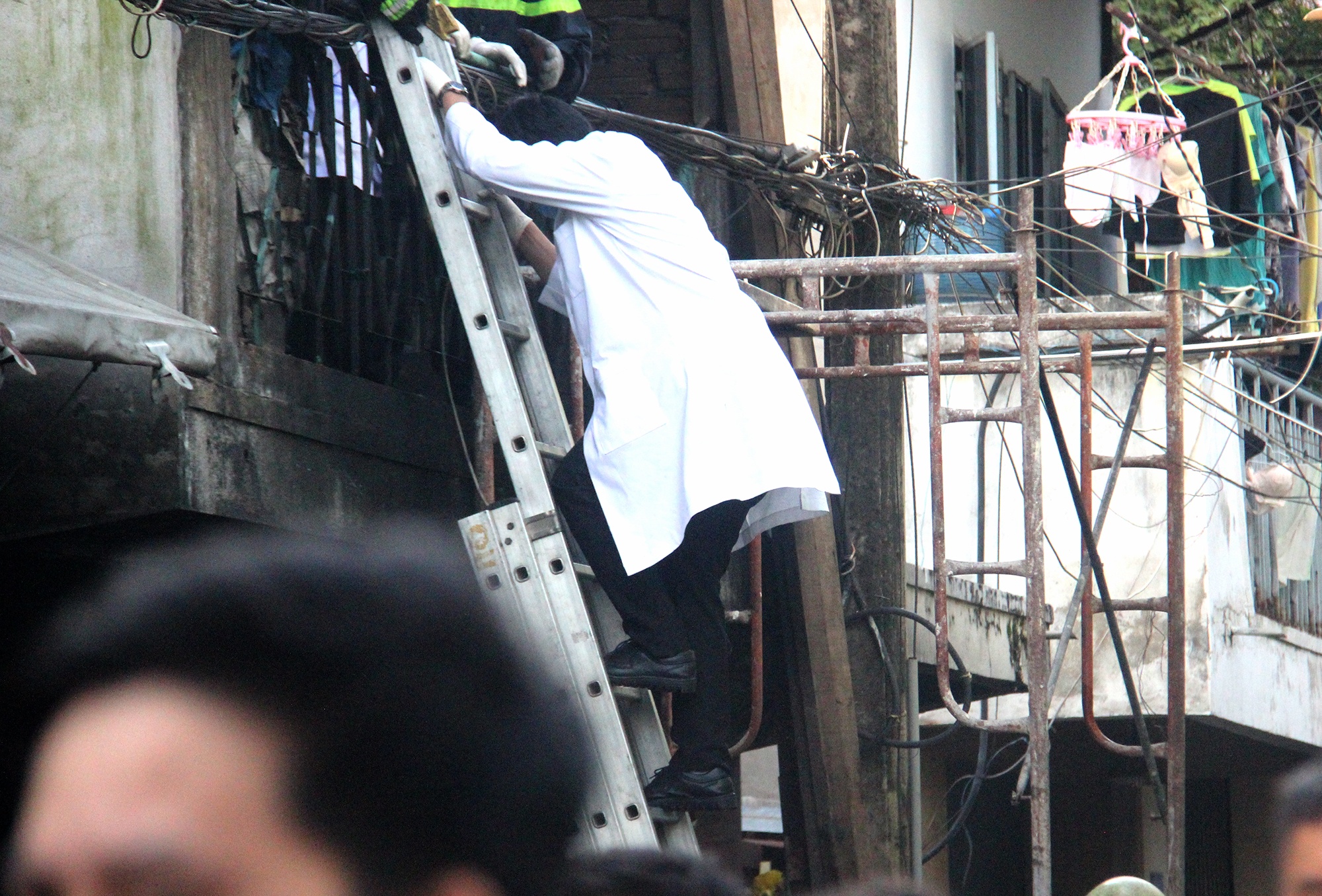 chay nha 3 me con chet anh 4