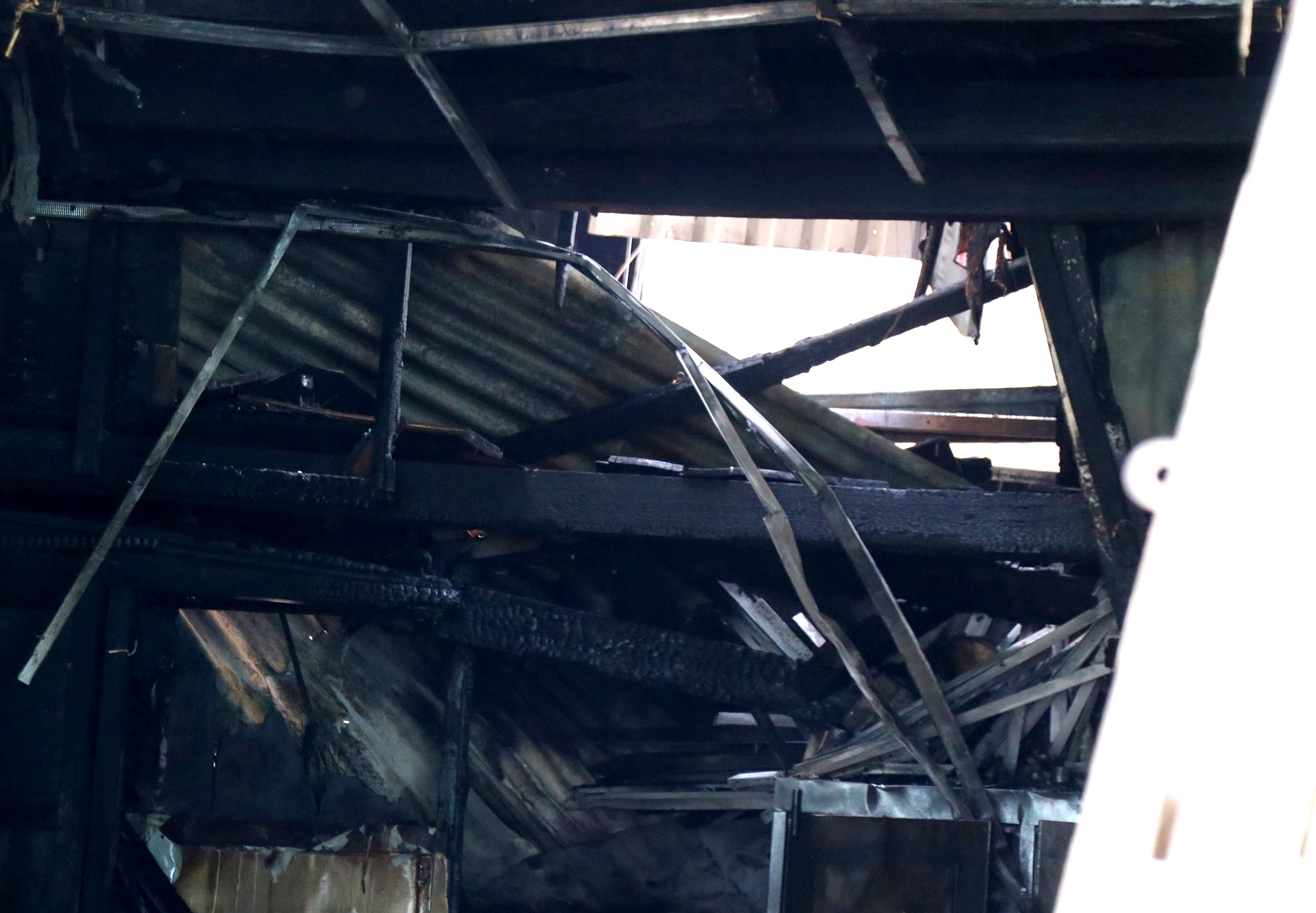 chay nha 3 me con chet anh 6