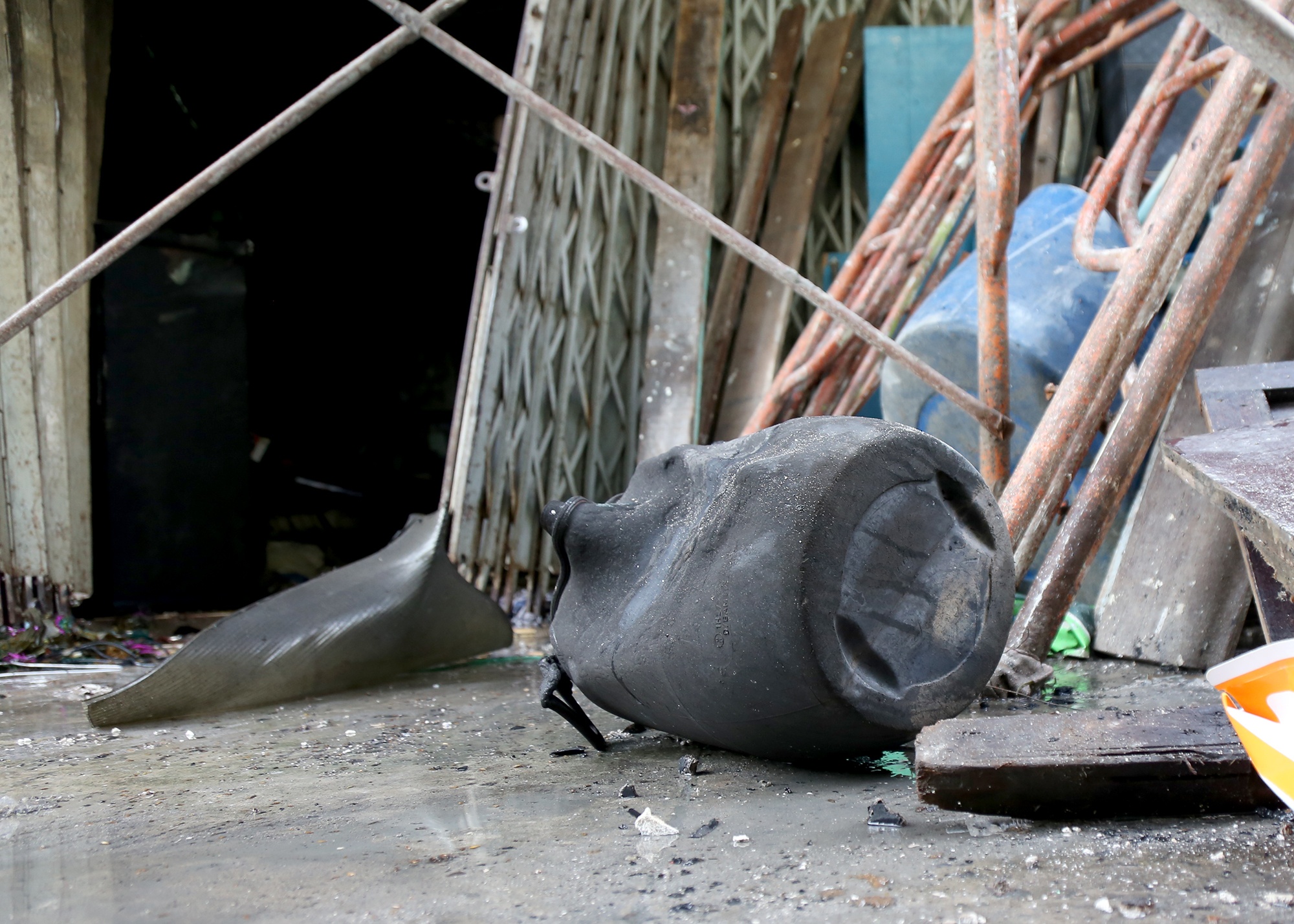 chay nha 3 me con chet anh 8