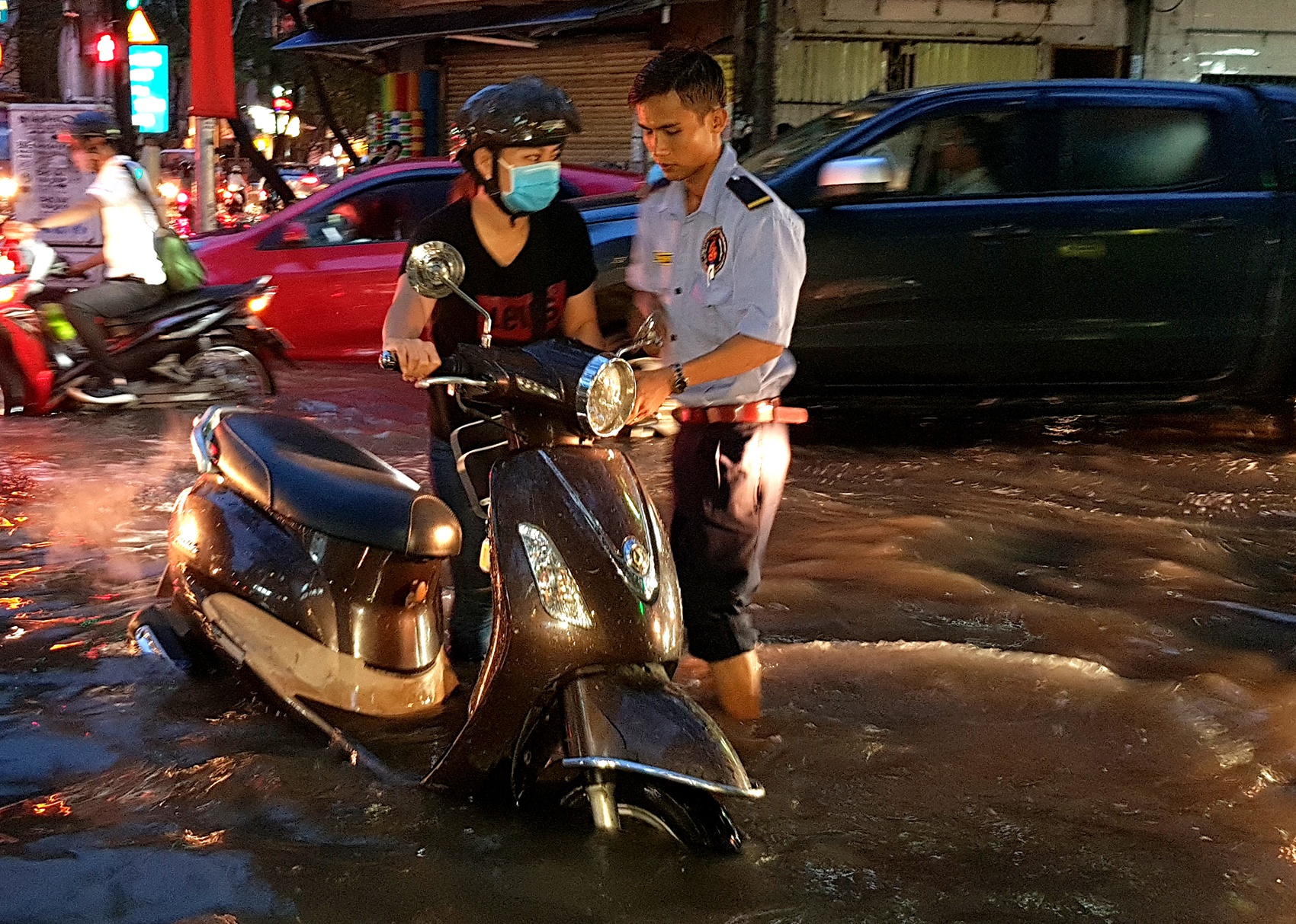 trung tam sai gon ngap kinh hoang anh 14
