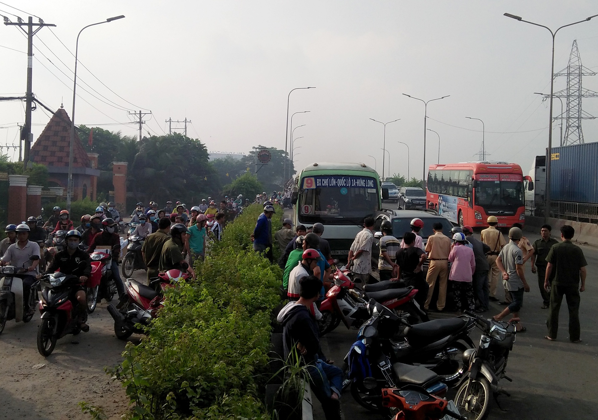 xe buýt tông nhiều xe máy ảnh 2 xe buyt tong nhieu xe may anh 2