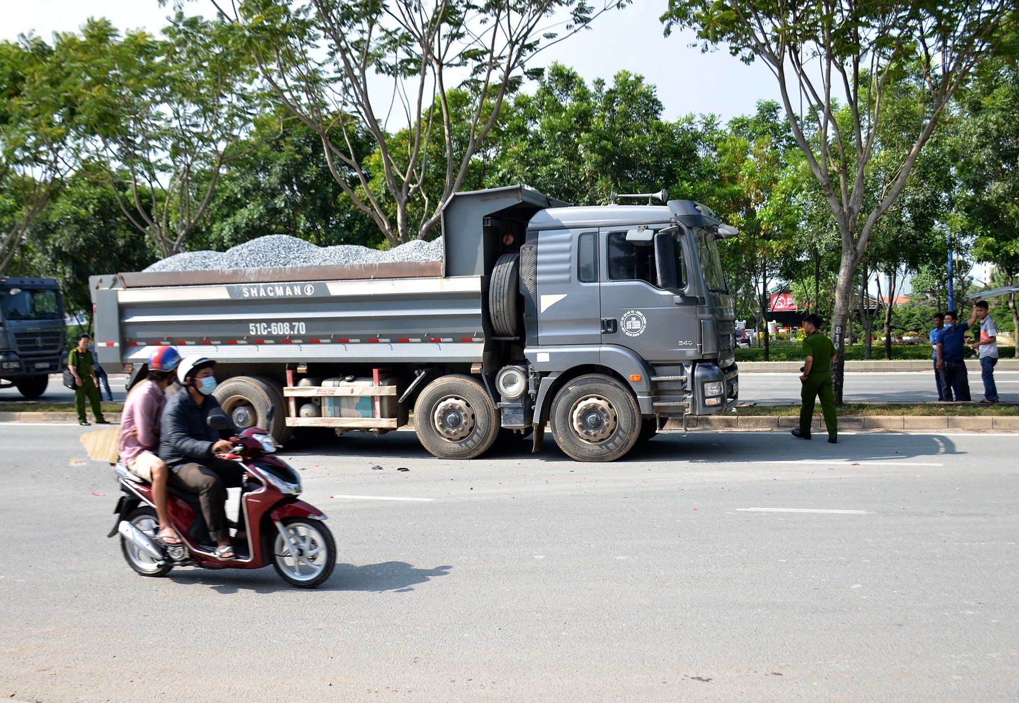 tai nạn 2 người chết ở sài gòn ảnh 1 tai nan 2 nguoi chet o sai gon anh 1