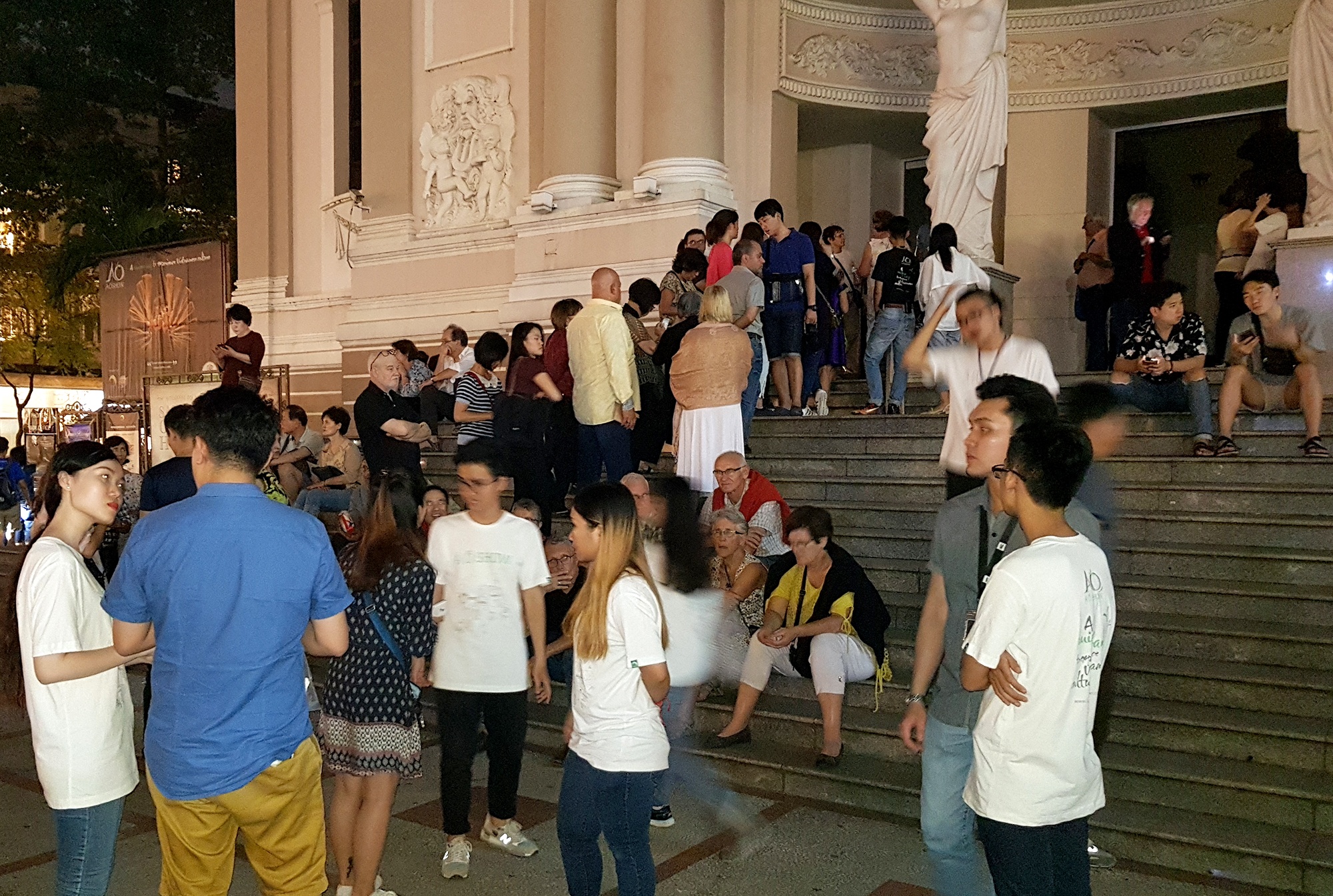 chay tram dien sat nha hat tp.hcm anh 4