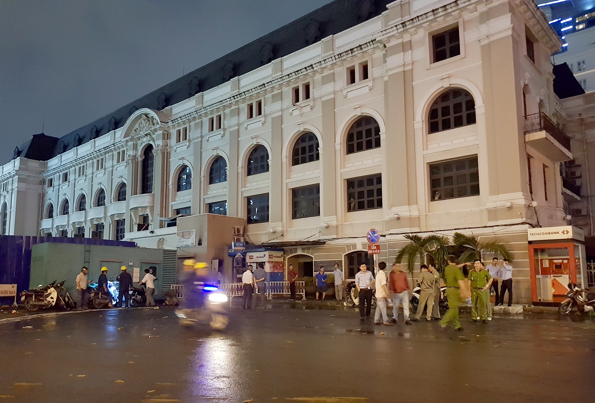 chay tram dien sat nha hat tp.hcm anh 2