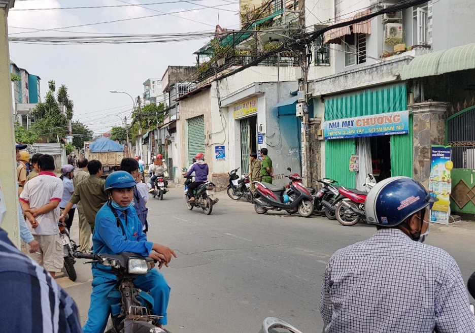 Ca gia dinh 3 nguoi chet bat thuong o Sai Gon hinh anh