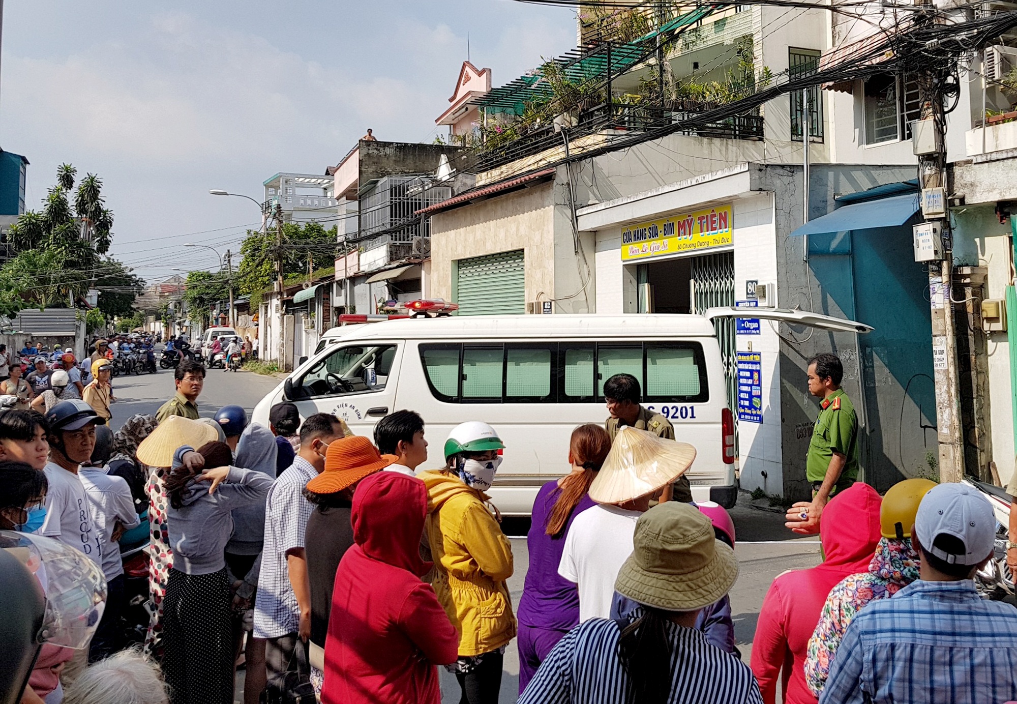 Vu ca nha 3 nguoi thiet mang: Nghi chong sat hai vo con roi tu tu hinh anh