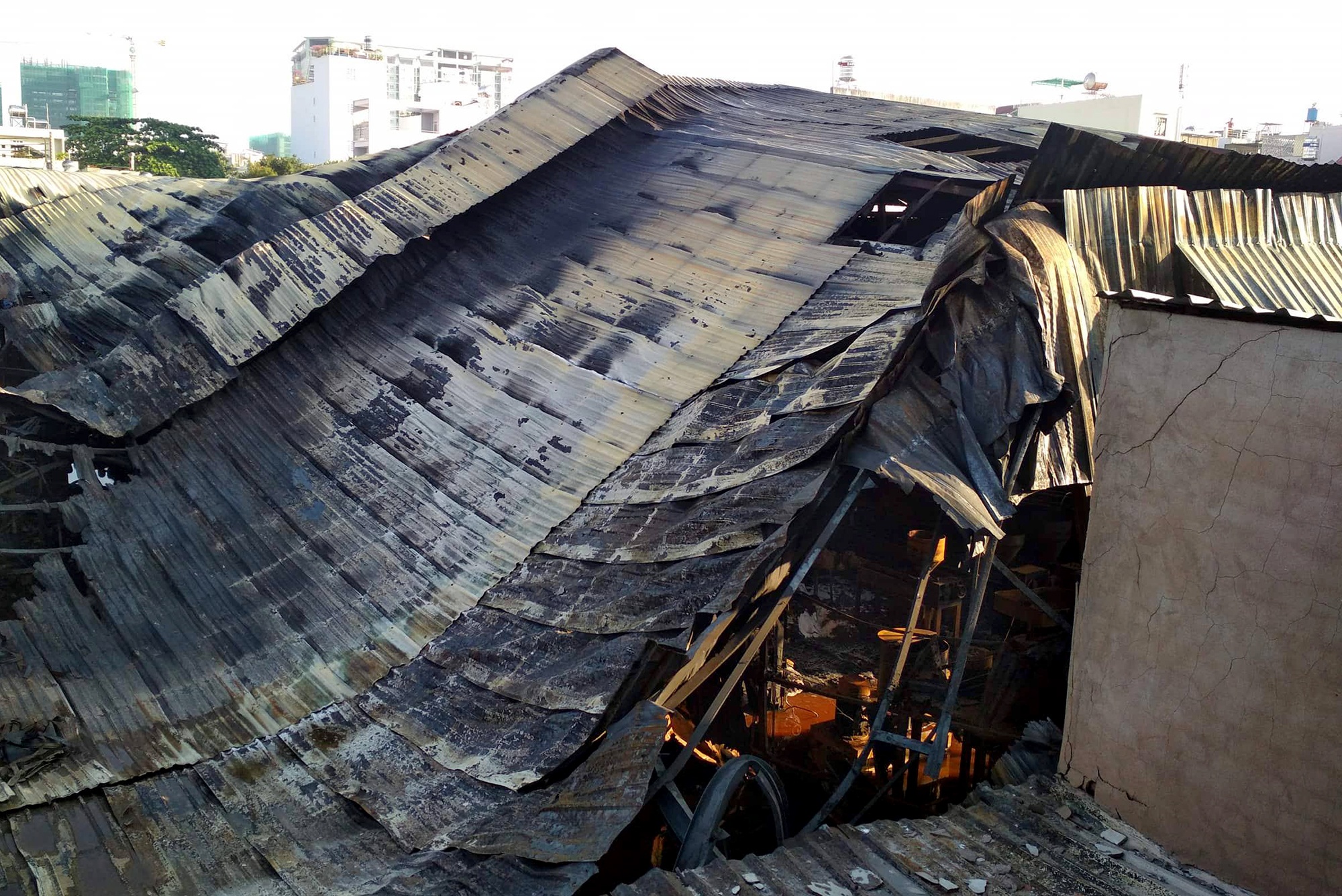 chay lon o quan Tan Phu anh 7