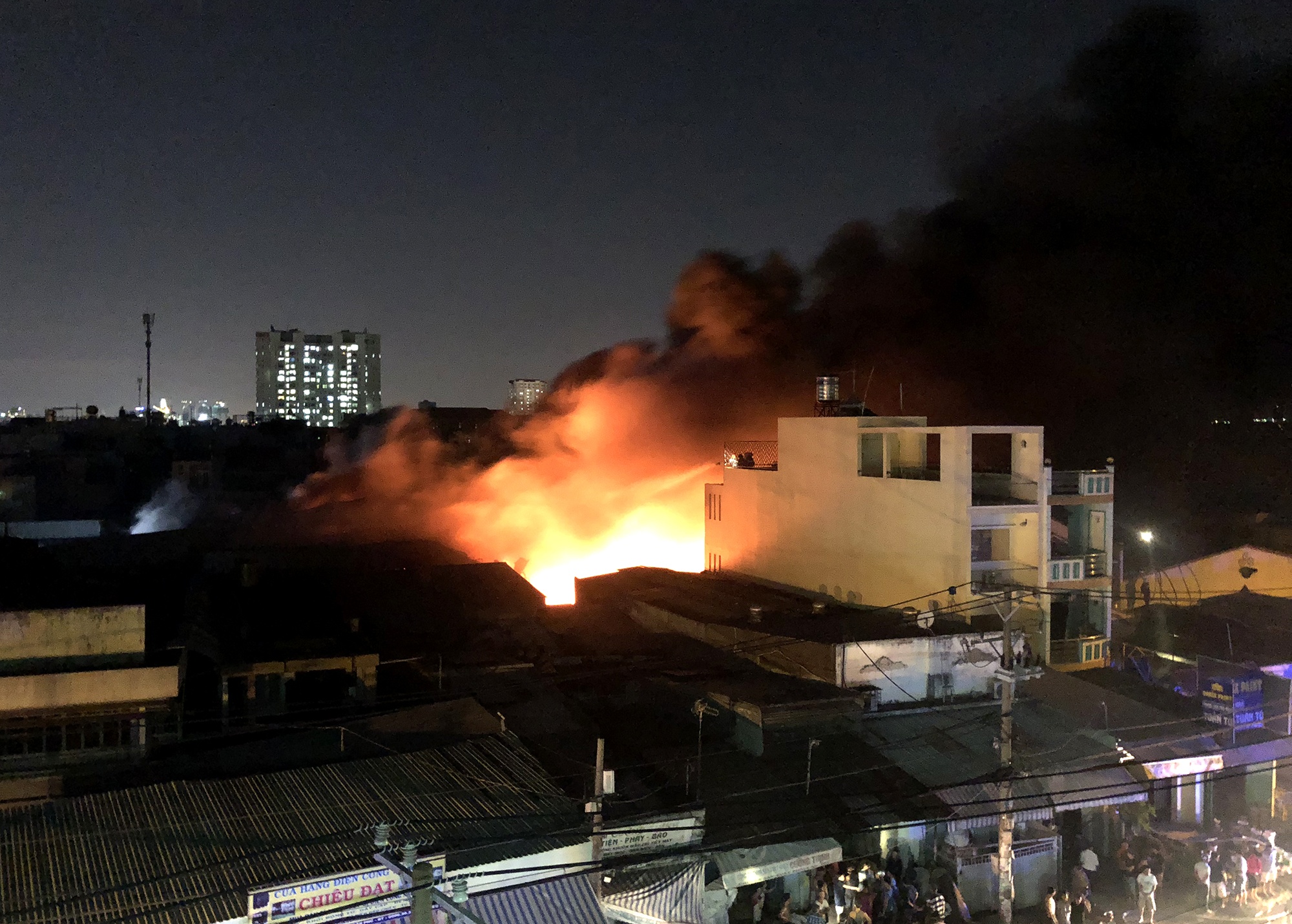 chay lon o quan Tan Phu anh 1