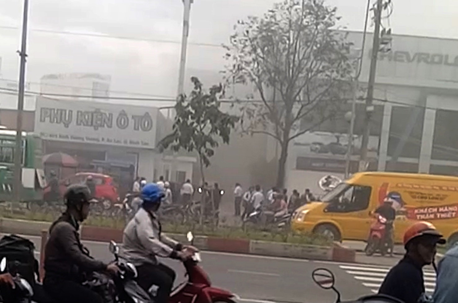 Chay Cong ty oto An Thai o Sai Gon hinh anh