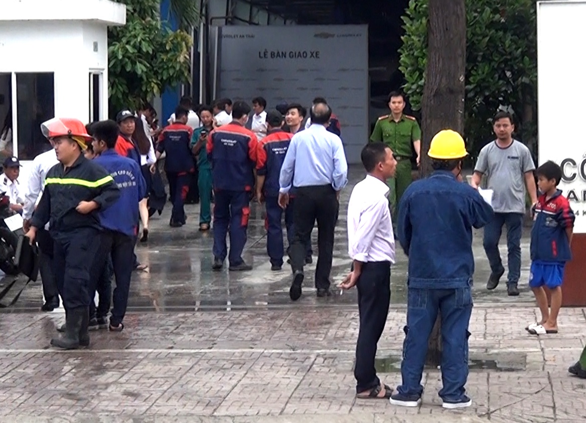 cháy công ty ôtô ở sài gòn ảnh 2 chay cong ty oto o sai gon anh 2