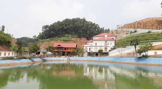 Ky luat 1 can bo cap cao su dung xe, nha do doanh nghiep bieu, tang hinh anh