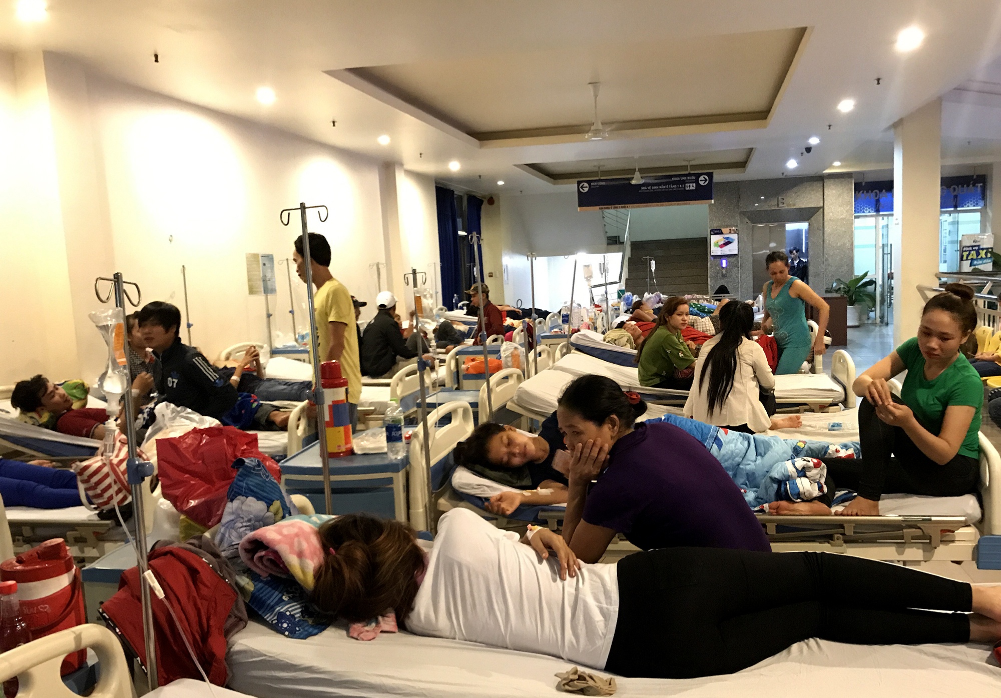 công nhân ngộ độc ở sài gòn ảnh 2 cong nhan ngo doc o sai gon anh 2