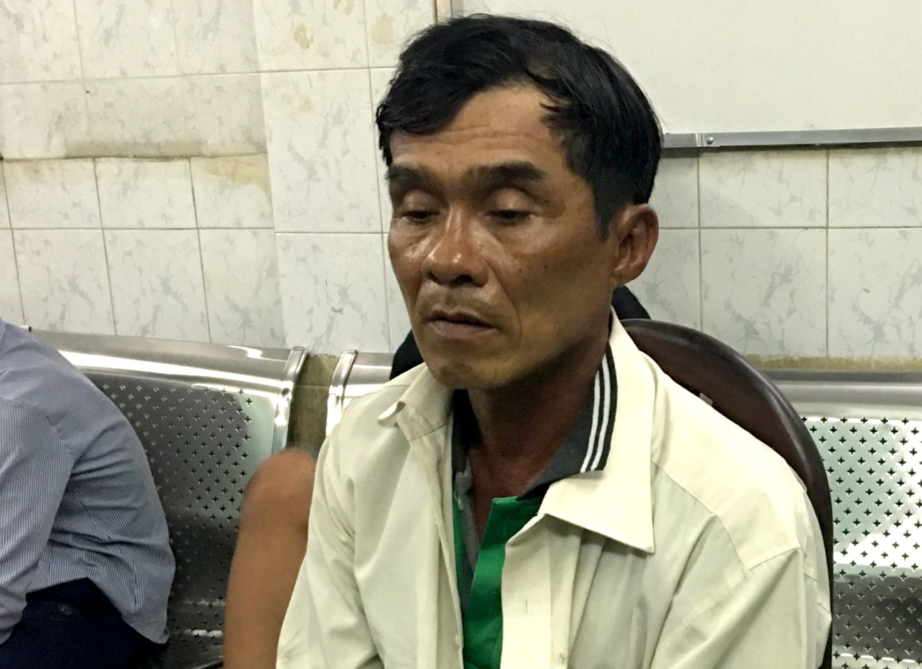 CSGT ha ga xe om mac do GrabBike giat dien thoai nu du khach Thai Lan hinh anh