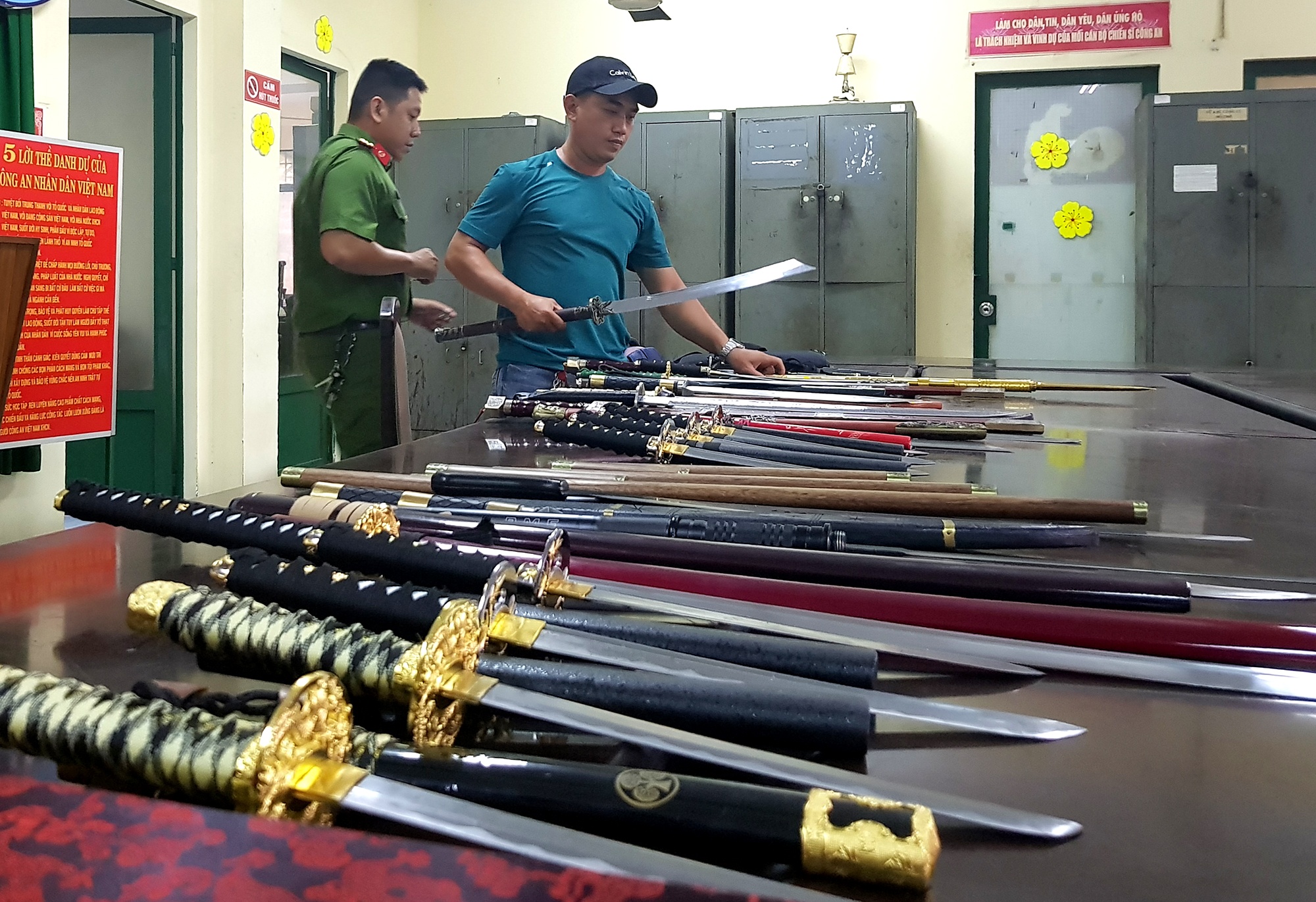 Phat hien kho vu khi o Sai Gon hinh anh