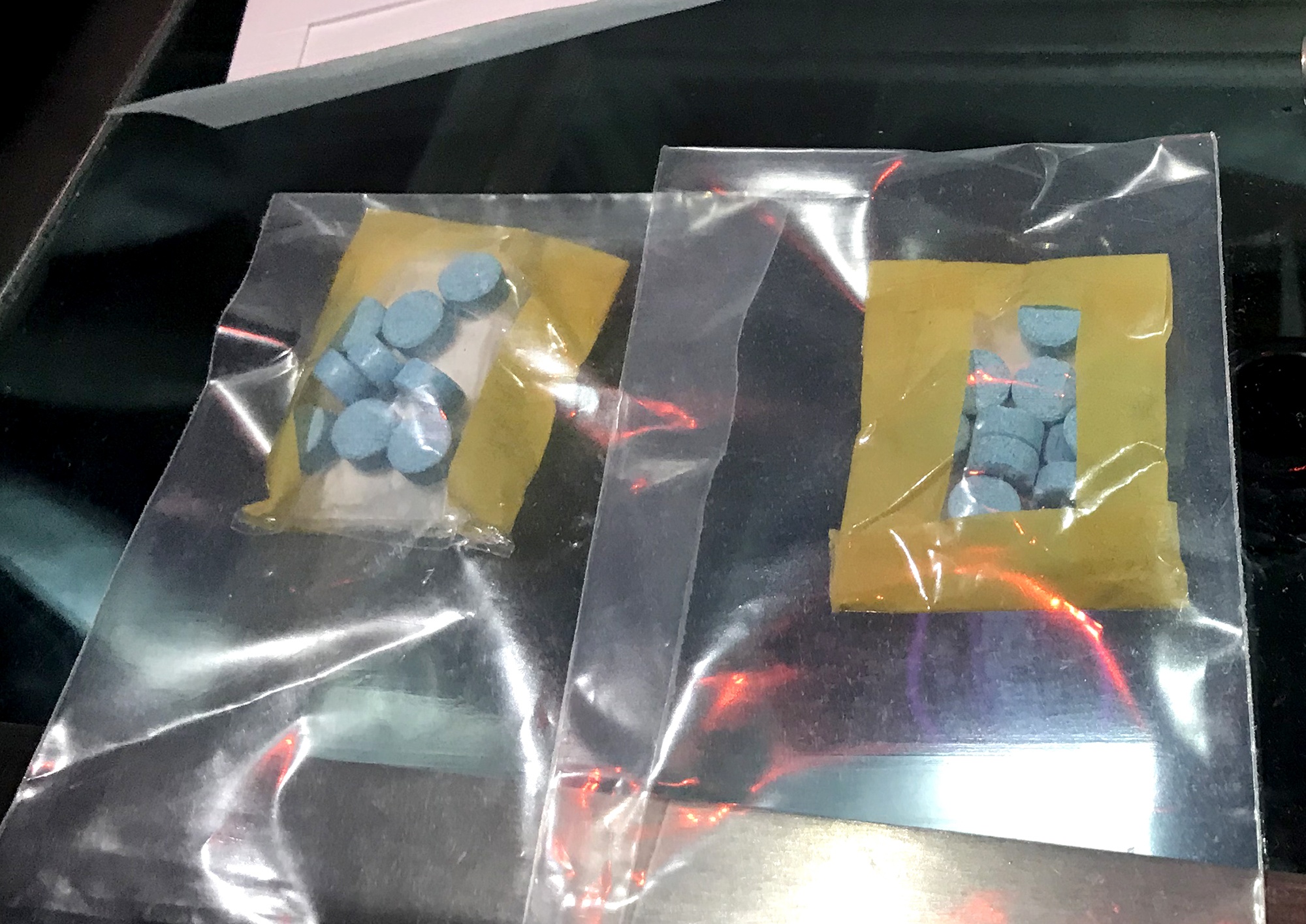 Cảnh sát đột kích quán bar ảnh 3 Canh sat dot kich quan bar anh 3