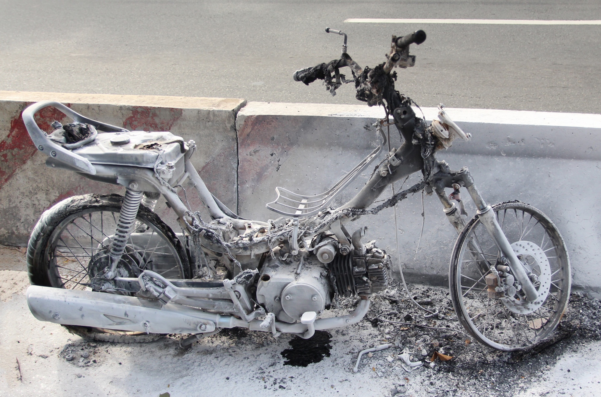 chay xe o sai gon anh 2