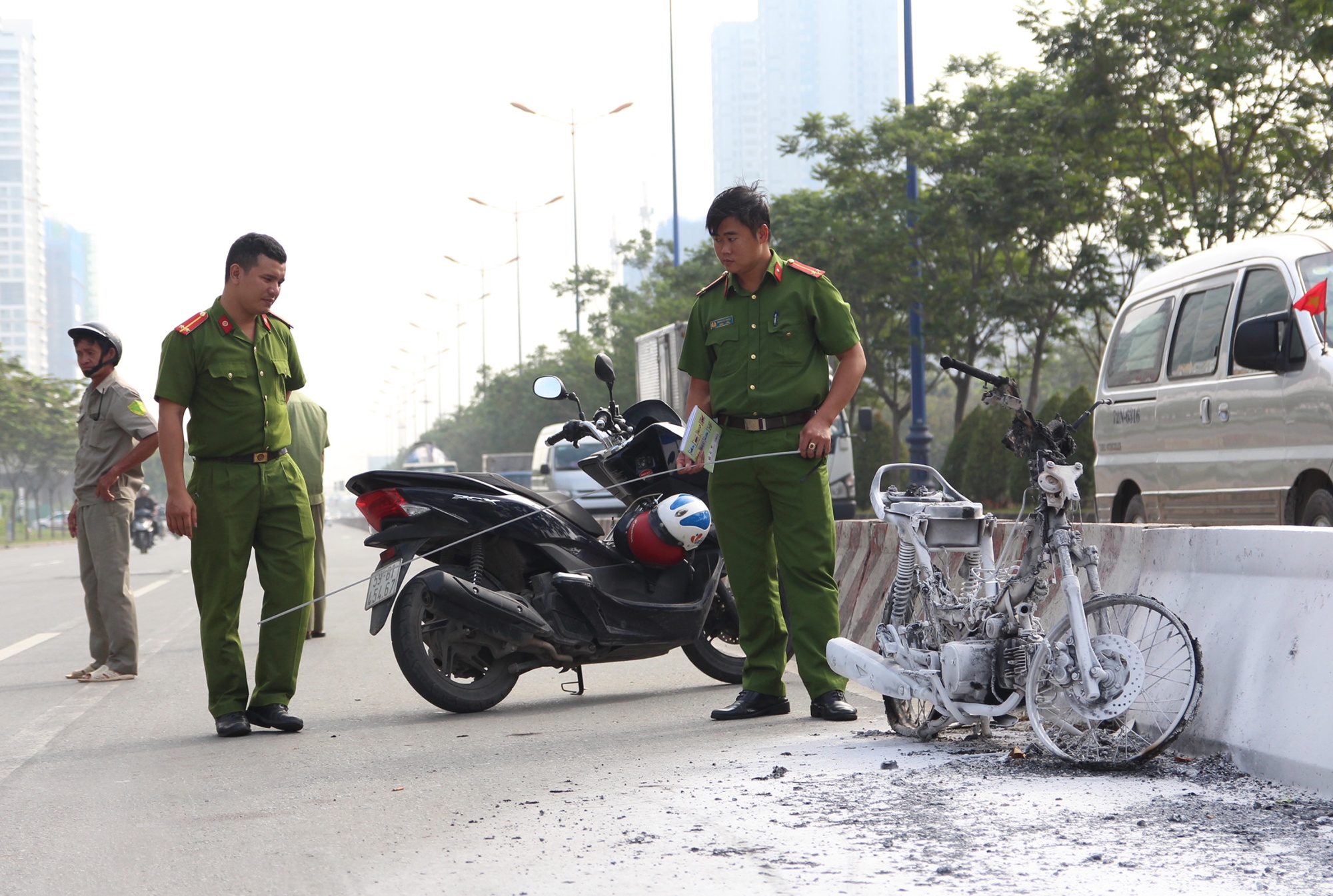 chay xe o sai gon anh 3