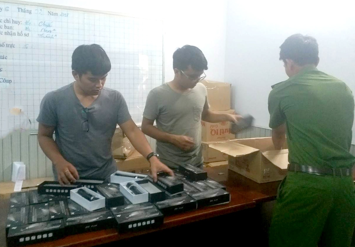 Pha duong day mua ban cong cu ho tro cua 9X o Sai Gon hinh anh