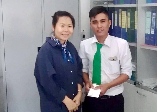 Nhan lai 1,2 ty dong de quen tren taxi hinh anh