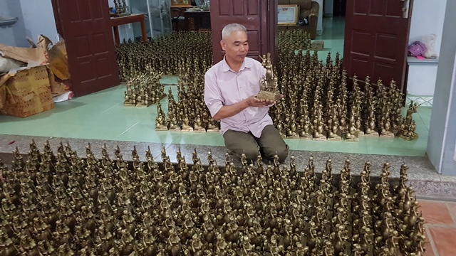 Gặp người đúc 1.000 tượng mẹ Âu Cơ ảnh 3 Gap nguoi duc 1.000 tuong me Au Co anh 3