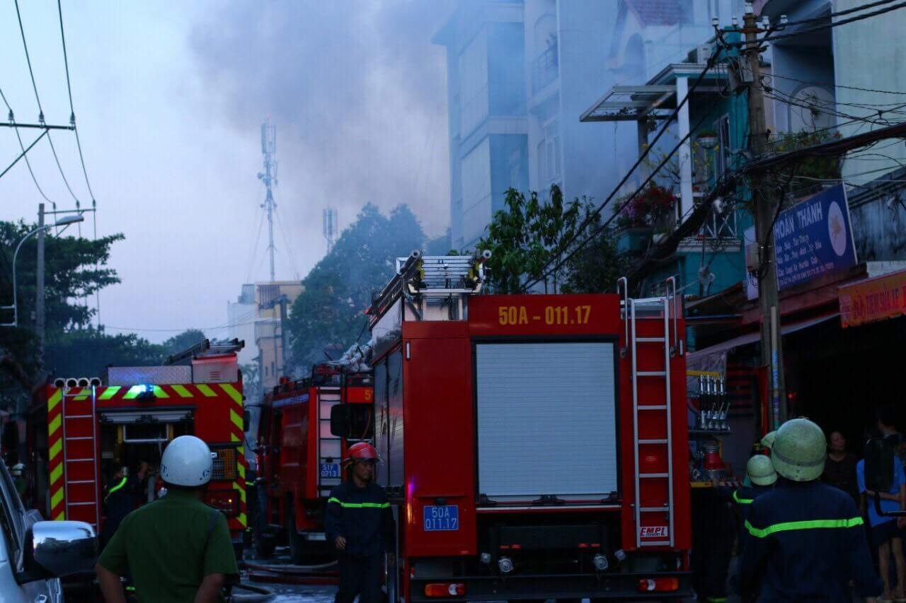 cháy lớn mùng 5 tết ở sài gòn ảnh 2 chay lon mung 5 tet o sai gon anh 2