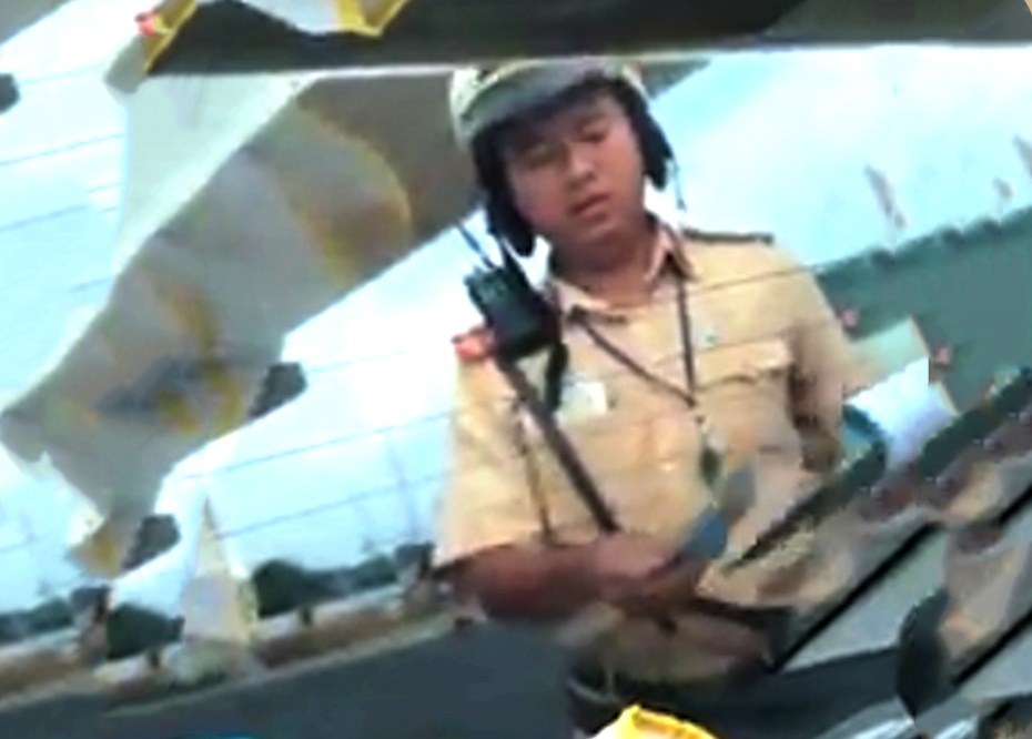 CSGT nghi nhan mai lo o Sai Gon hinh anh