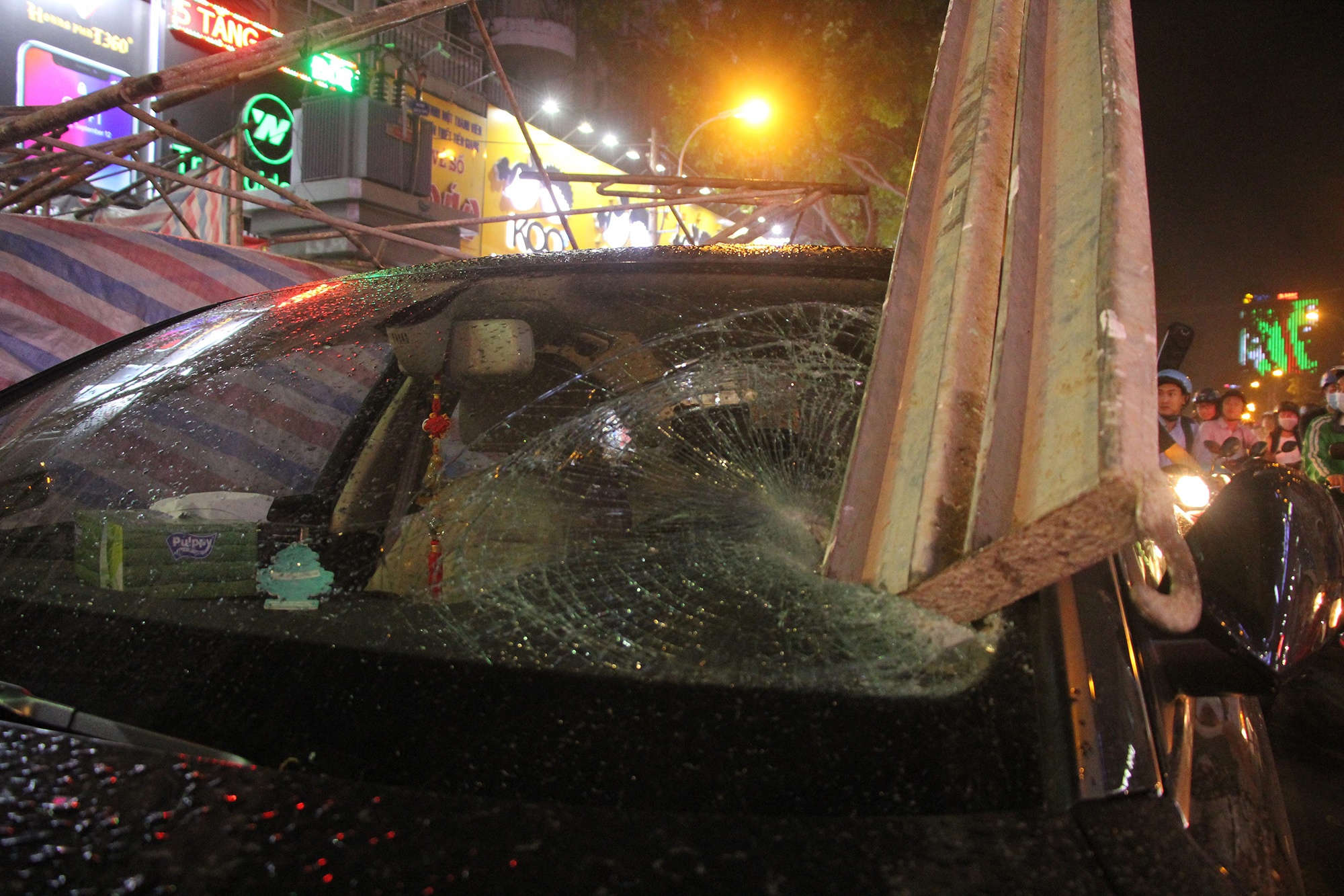 Gian giao cong trinh do trung xe Audi o trung tam Sai Gon hinh anh